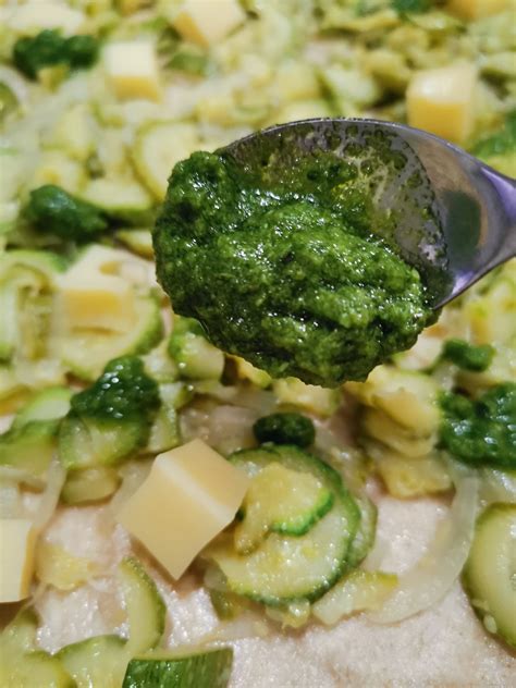 Tarta salada con pesto y verduras
