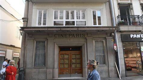 Fachada de un cine en Santander