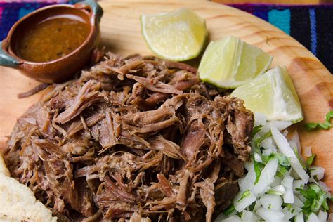 Fotografía de una cabeza de res lista para ser cocinada en barbacoa