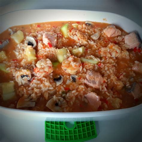 Arroz cremoso con salmón, gambones y verduras preparado en Thermomix