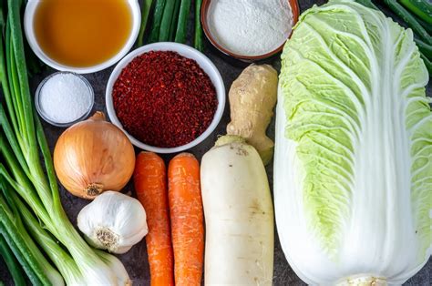 Ingredientes básicos del Kimchi: col china, rábano, jengibre, ajo, gochugaru