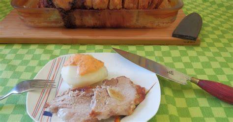 Pata asada canaria en lonchas con papas arrugadas