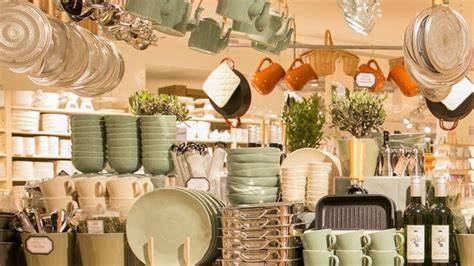 Selección de productos internacionales en Bazar Mina