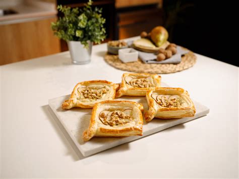 Hojaldre con queso azul y nueces listo para hornear