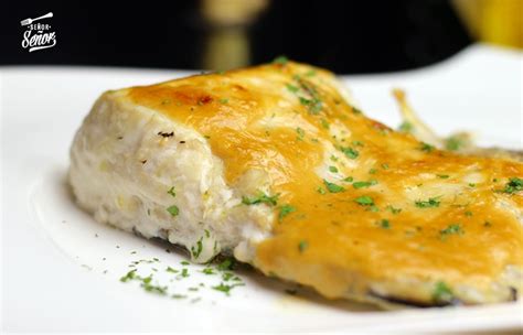 Merluza al horno con salsa de queso