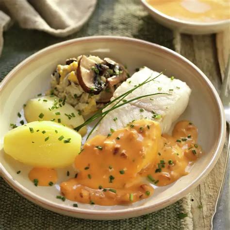 Pudding de merluza y queso con guarnición