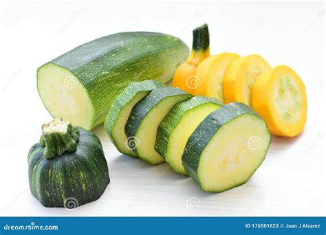 Calabazas enteras y cortadas almacenadas correctamente