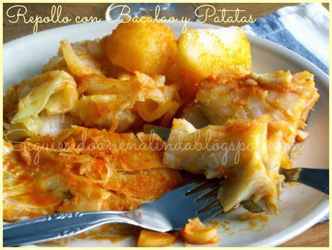 Bacalao con patatas y repollo en plato