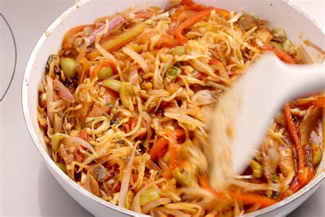 Lomos de bacalao con repollo y pimiento