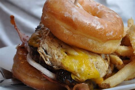 Luther Burger con donas glaseadas