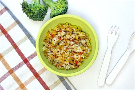 Ingredientes principales para arroz con brócoli y pimiento
