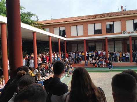 Alumnos del IES José Planes participando en un proyecto científico