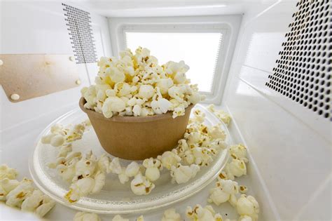 Palomitas de microondas en un tazón