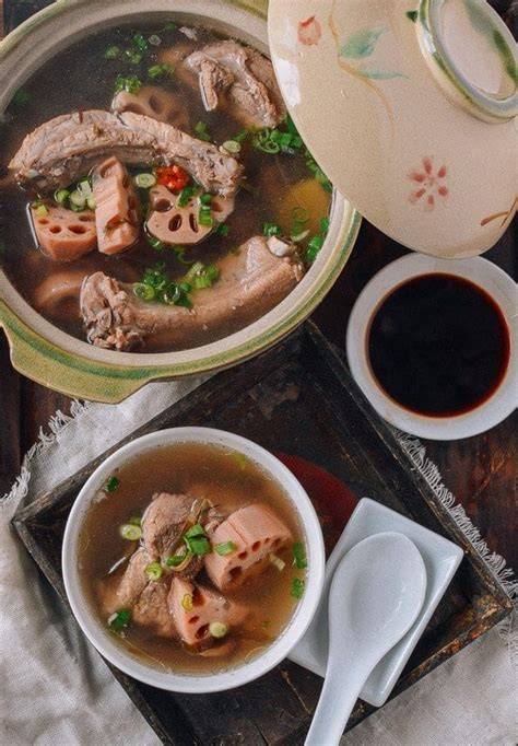 Ingredientes para la sopa de raíz de loto con carne de cerdo y shiitake