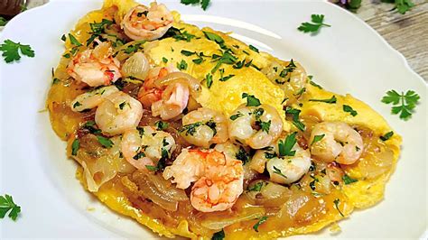 Tortilla de gambas en un plato