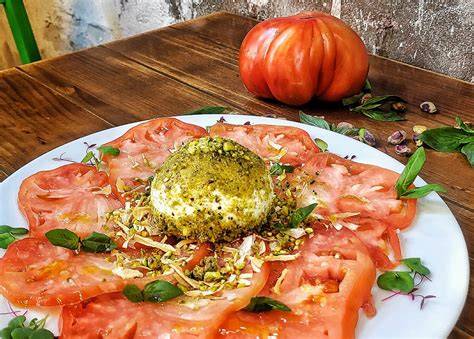 Plato gourmet con tomate Huevo de Toro