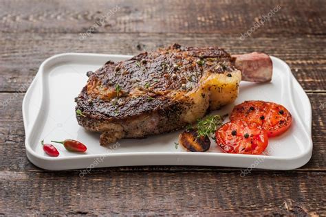 Plato de tomahawk a la parrilla en Lo de Jesús