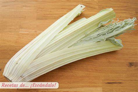 Cardo fresco en un mercado