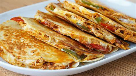 Quesadillas de pollo y queso listas para servir