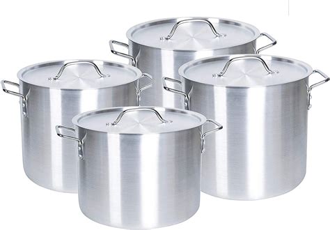 Ollas de aluminio de diferentes tamaños