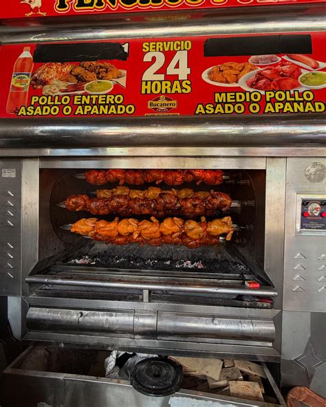 Fachada de Asadero de Pollos El Castillo