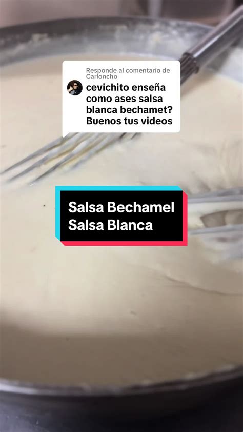 Cocinero añadiendo roux a una bechamel