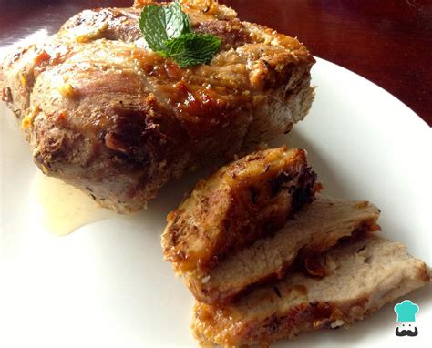 Pierna de cerdo al horno dorada y jugosa