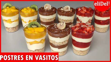Variedad de postres en vasitos