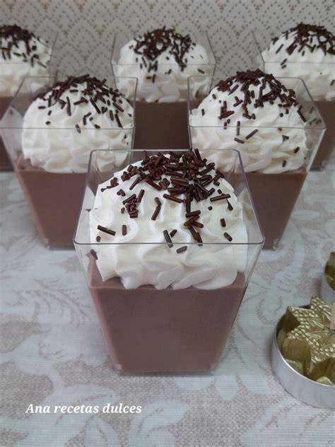 Moldeando vasitos de chocolate