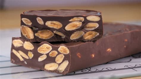 Turrón casero de chocolate con almendras