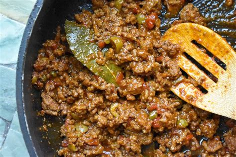 Ingredientes frescos para picadillo cubano