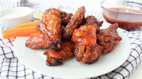 Alitas de pollo a la barbacoa con salsa de soja y mostaza