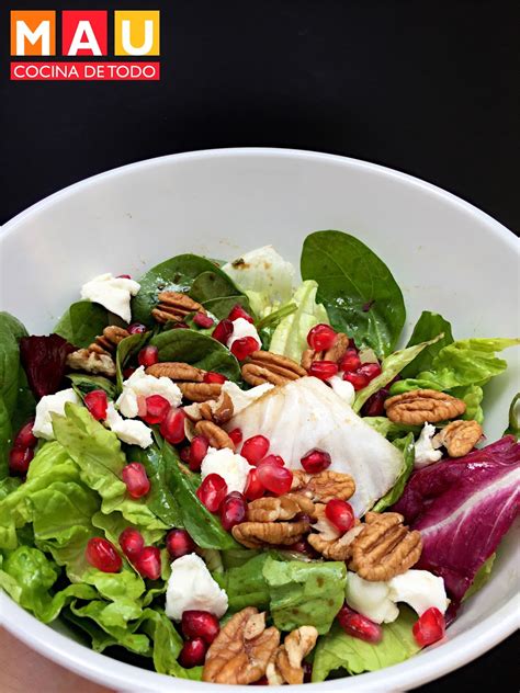 Ensalada de granada, queso de cabra y nueces