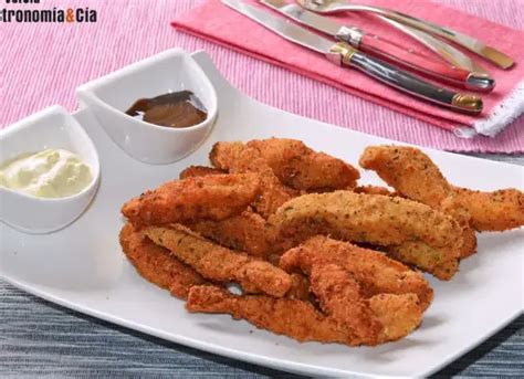 Tiras de pollo rebozadas y doradas
