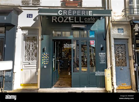 Terraza exterior de Creperie Rozell Café en Montmartre