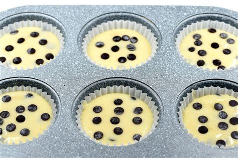 Moldes individuales con masa de coulant listos para hornear