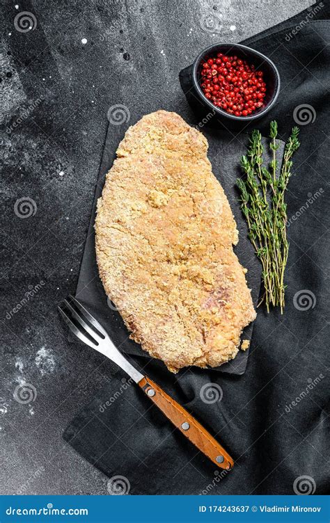 Filetes empanados crudos listos para congelar