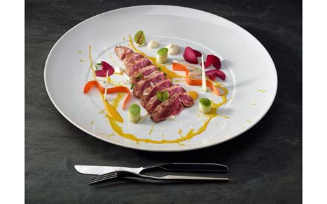 Corte de pluma ibérica en un plato