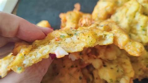 Tortitas de gambas recién hechas
