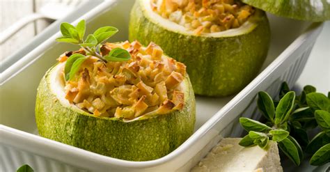 Calabaza rellena con verduras y queso