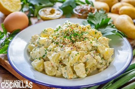 Ensalada de coliflor con patata, huevo y mayonesa saludable
