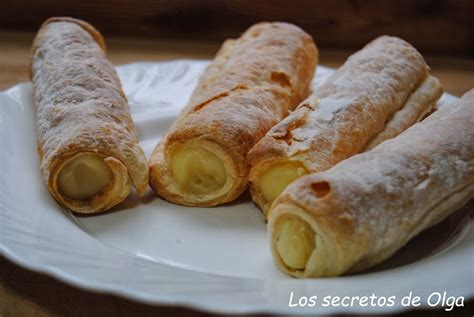 Coronas de hojaldre rellenas de crema de limón