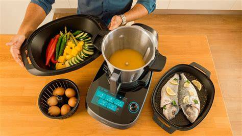 Robot de cocina Mambo preparando un sofrito de verduras