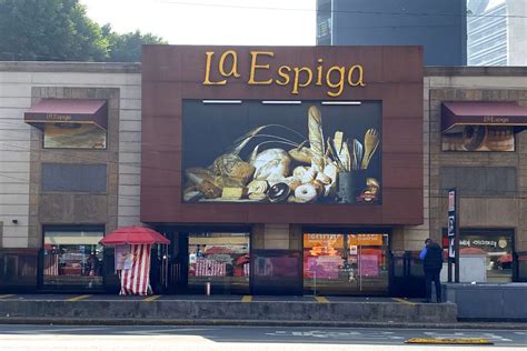Fachada de Panadería La Espiga en Luarca
