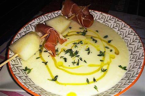 Elaboración de ajoblanco de melón