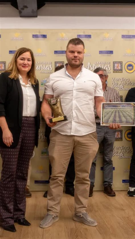 José Ulpiano Huergo Junquera recibiendo el premio Faba de Honor