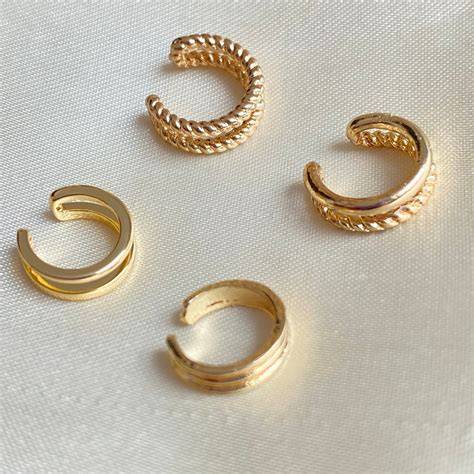 Comparativa de ear cuffs dorados y plateados