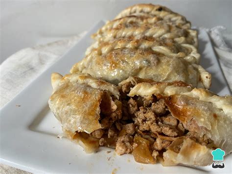 Empanadas de carne dulce recién horneadas