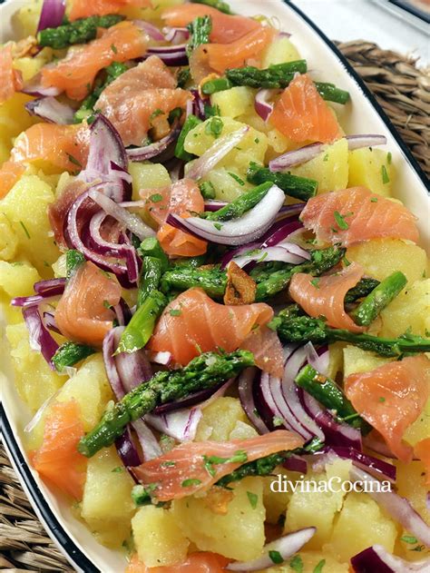 Ensalada de patatas, salmón y espárragos