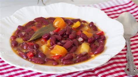 Alubias rojas de bote con judías verdes y guisantes